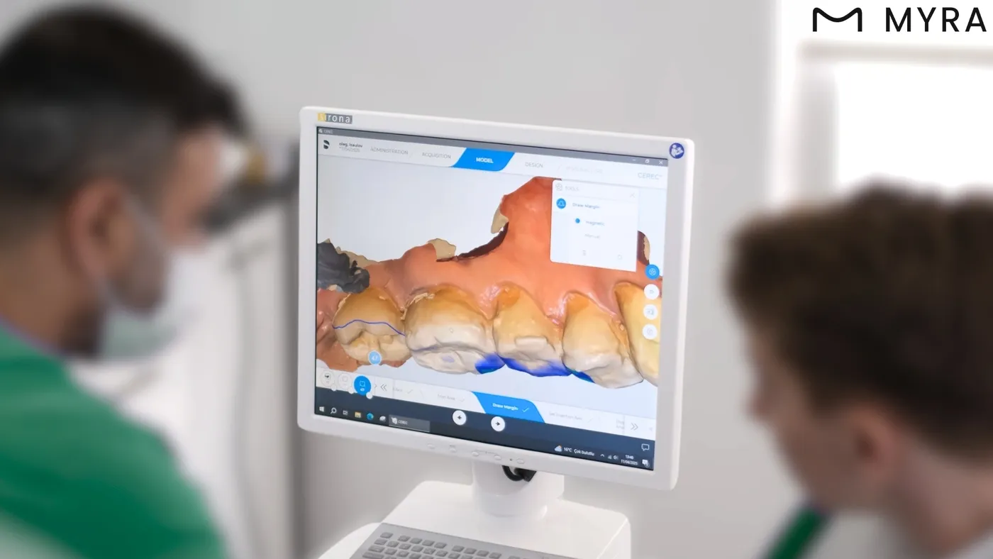 Diş hekimi muayene sırasında 3D tarayıcı ile hasta dişlerini tarıyor