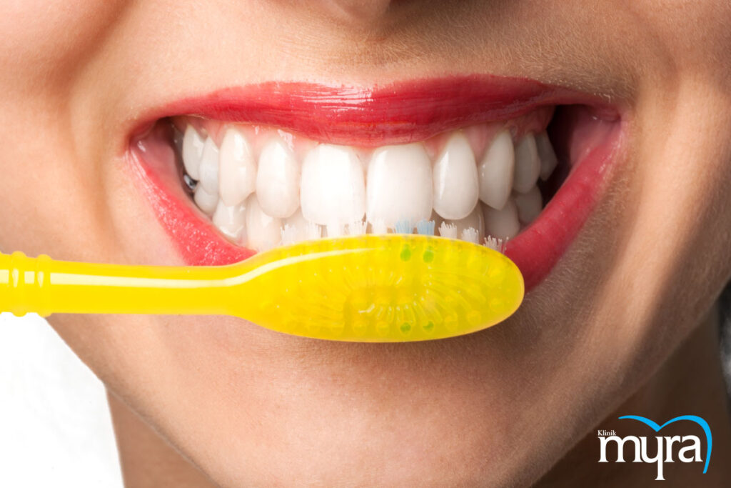 Dişler neden sararır, Dişlerimiz Neden Sararır? Sararan Dişler Nasıl Beyazlatılır?